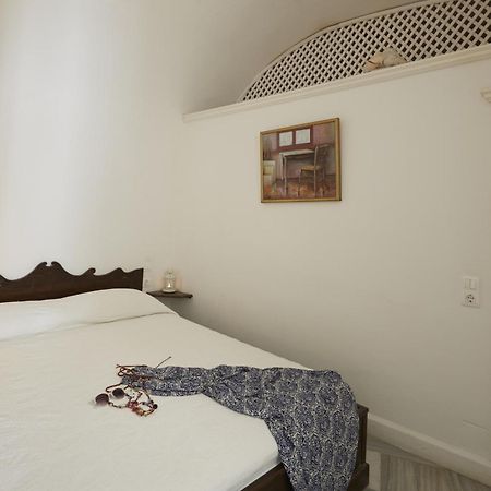 Cori Rigas Suites Fira  Habitación foto