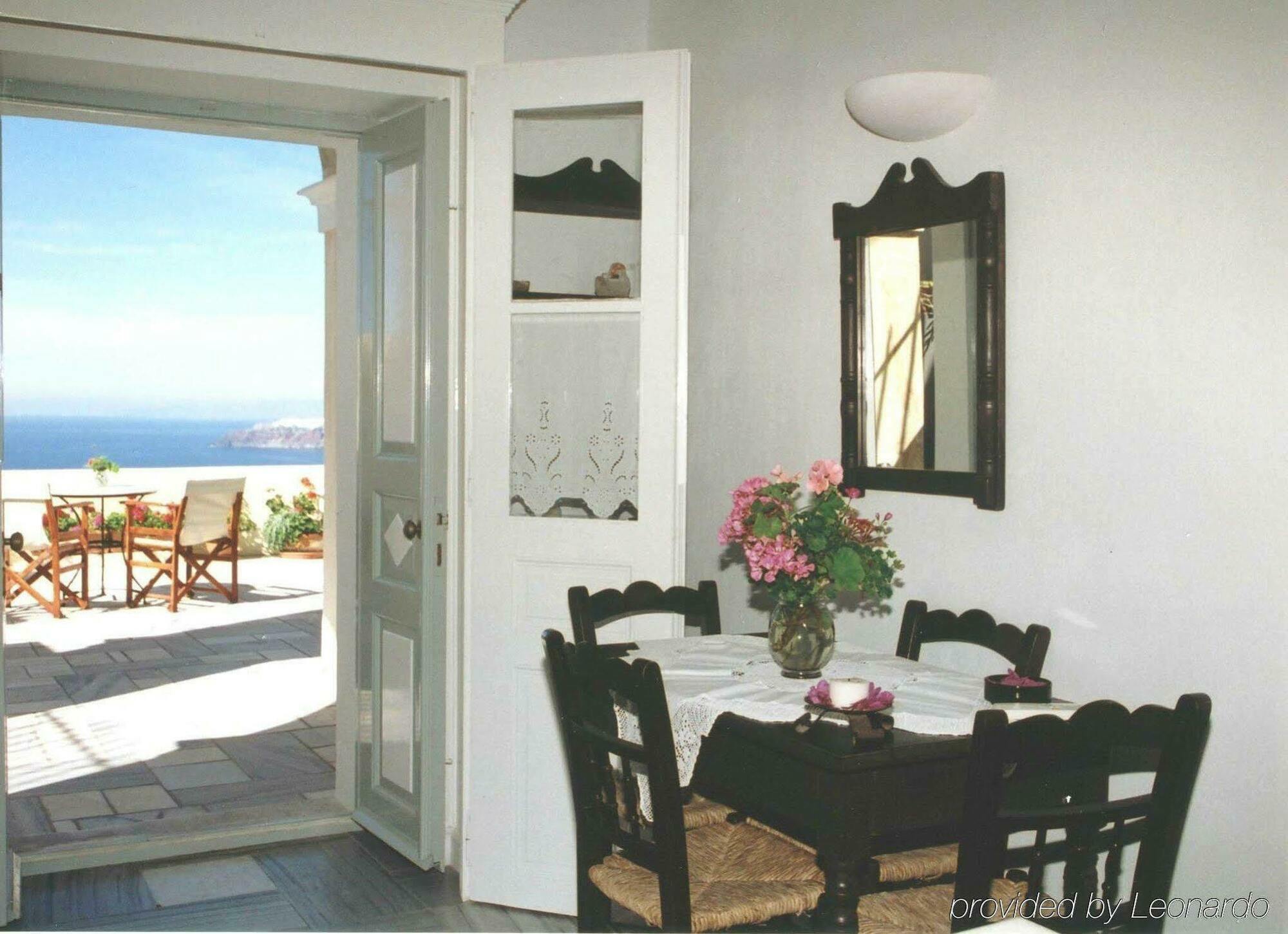 Cori Rigas Suites Fira  Habitación foto